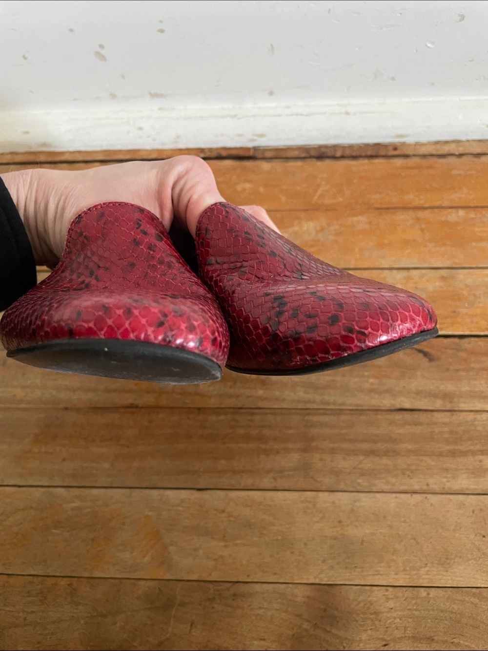 L’intervalle red and black snake skin print leather pumps- size 38/7.5 - Picture 12 of 12